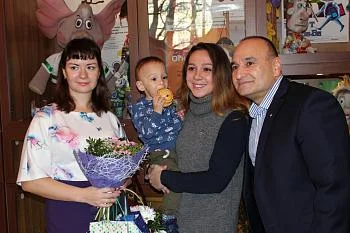 Специалисты перинатального центра организовали праздник для бывших маленьких пациентов и их родителей